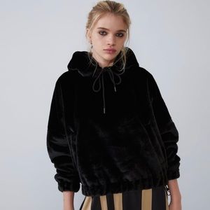 SOLD✨Zara faux fur jacket with pouch pockets